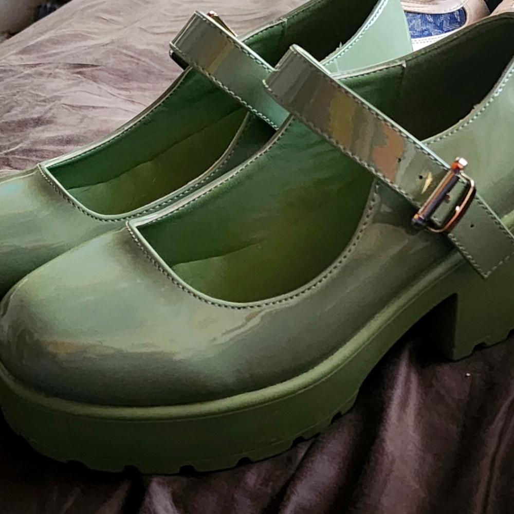 KOI SHOES